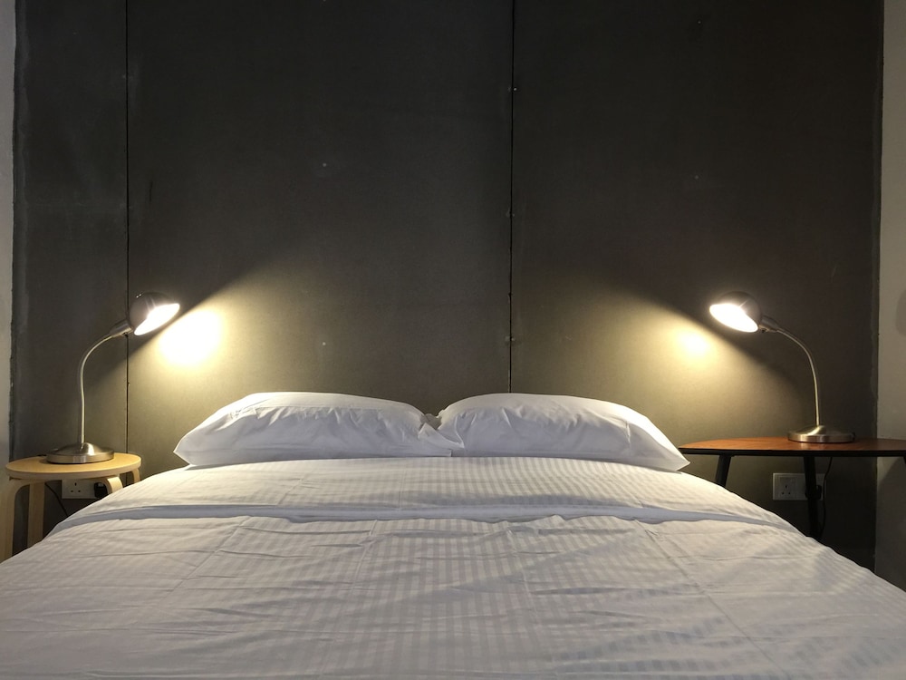 The Frame Guesthouse 35/55