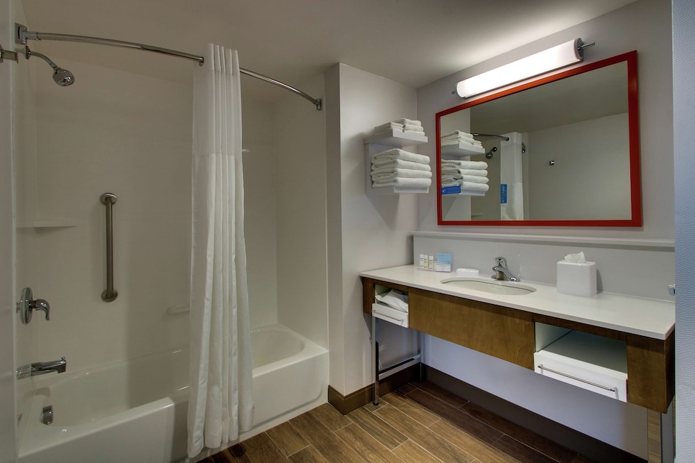 Hampton Inn And Suites Southport 24/56