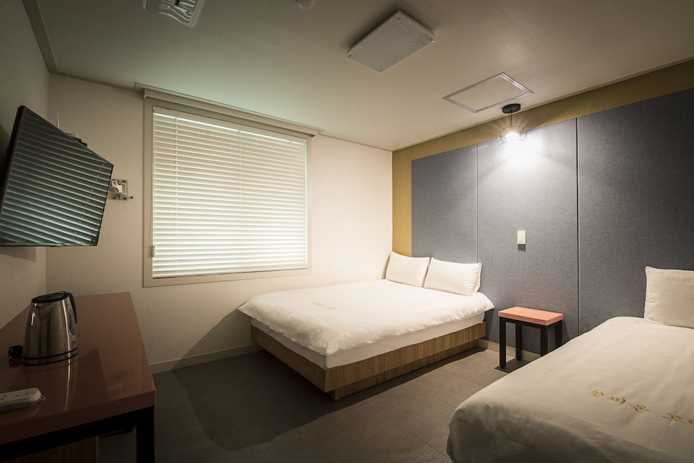 Champion Hotel 17/43