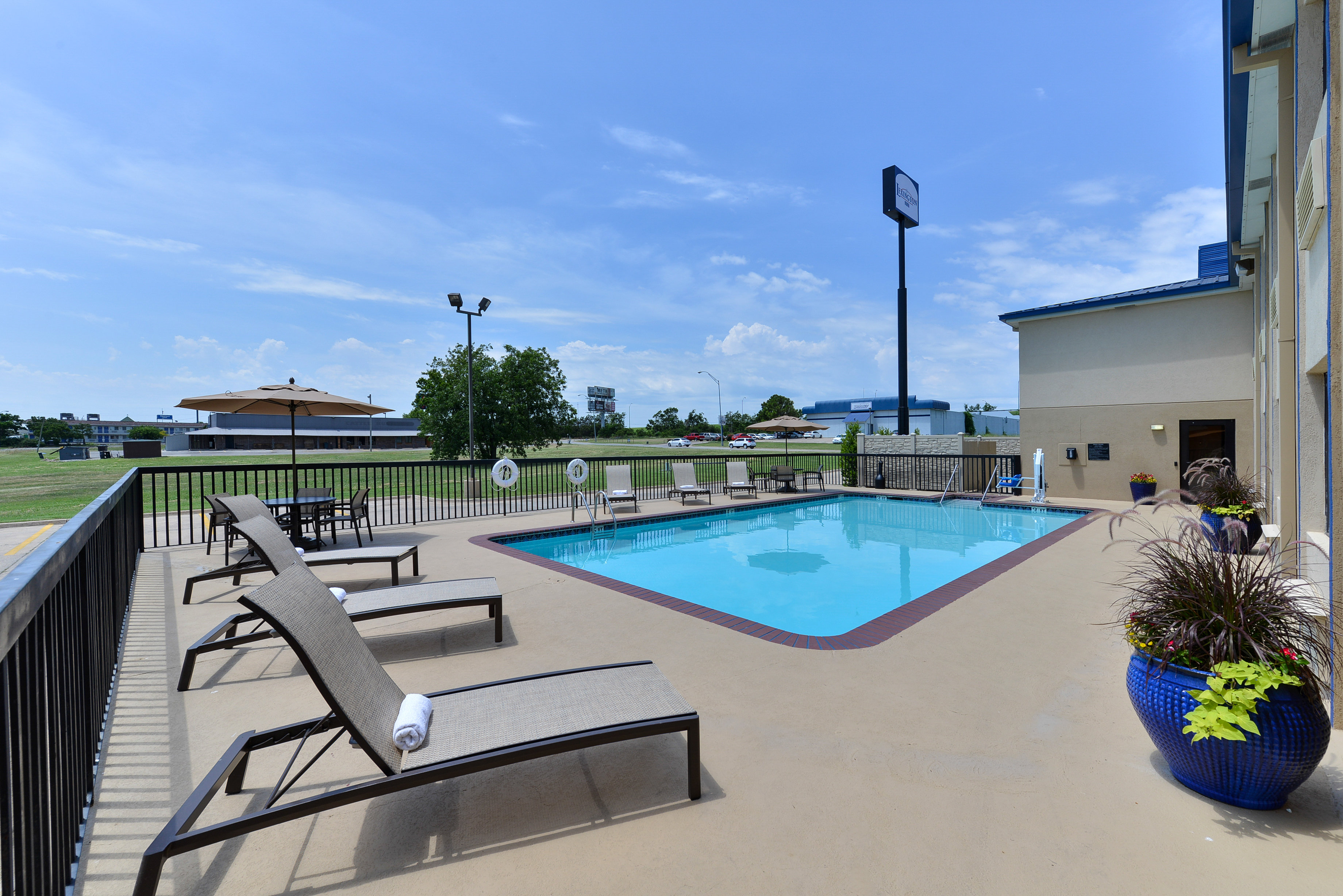 Baymont by Wyndham Ardmore I-35 44/46