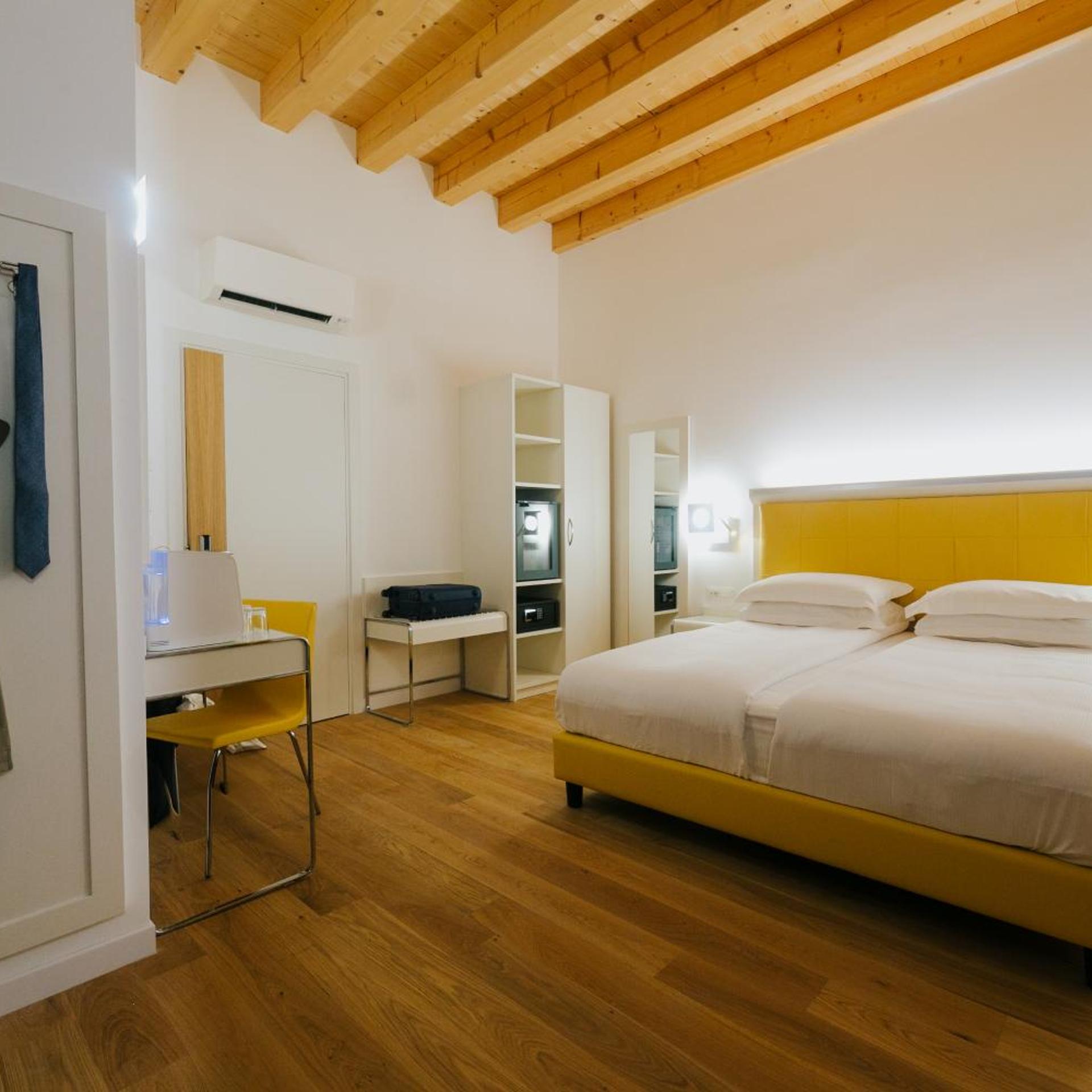 ROOM, DOUBLE BED, ANNEX