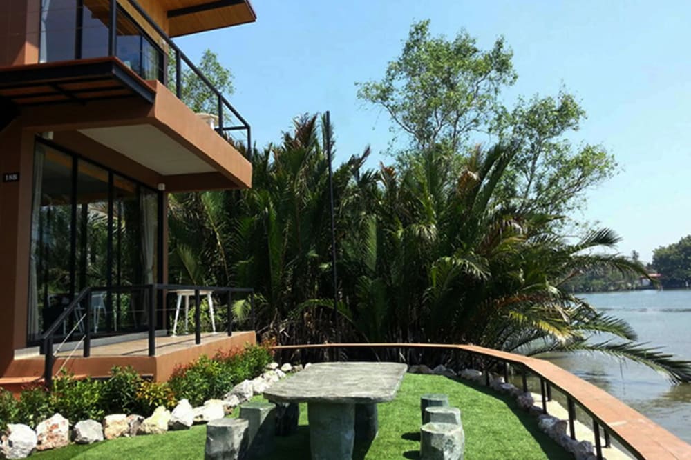 The Grace Amphawa 37/50