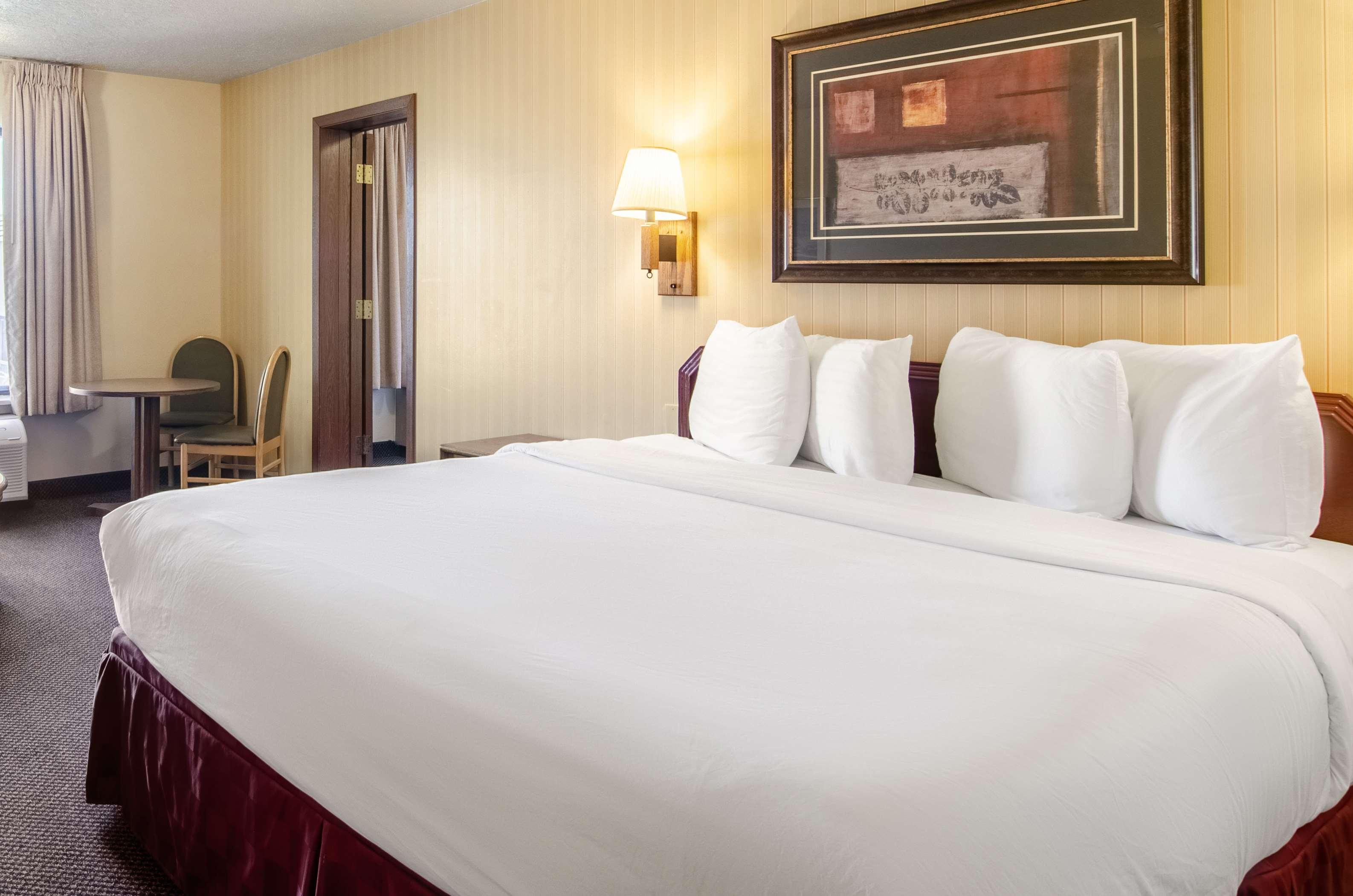 EXECUTIVE, SUITE, 2 KING BEDS