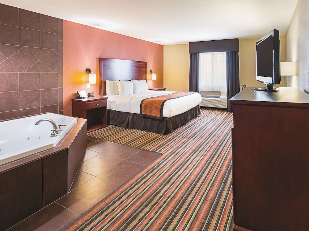 La Quinta Inn & Suites by Wyndham Woodway - Waco South 12/47