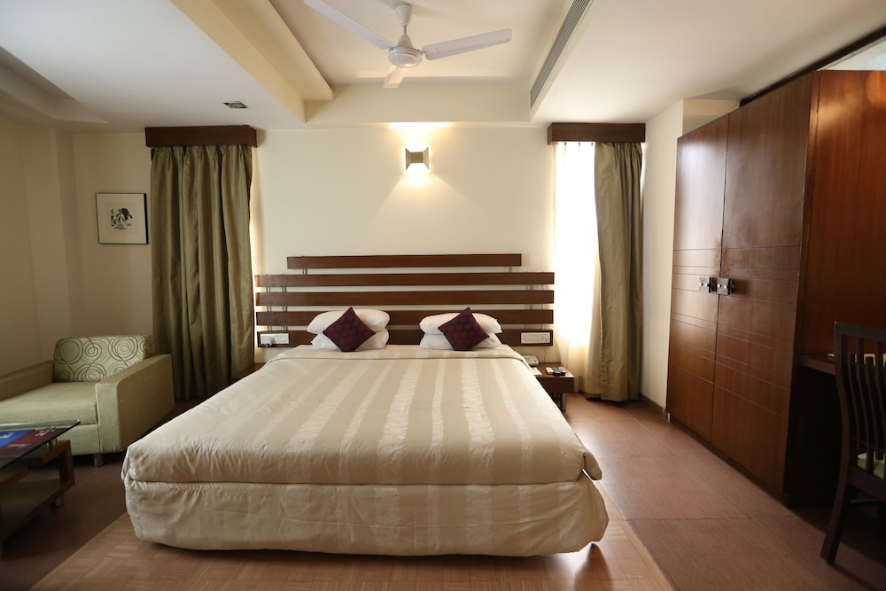 SILVER CLOUD HOTEL 21/71