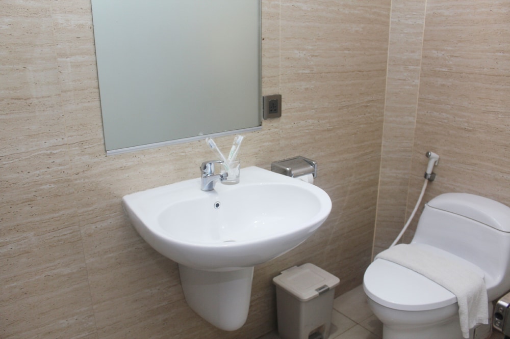 Thongs Inn Kualanamu Transit Hotel 63/64
