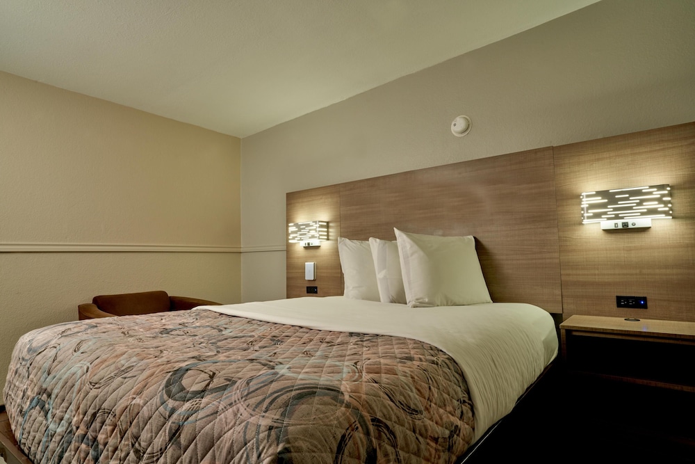 GARDEN, QUEEN BED, ACCESSIBLE