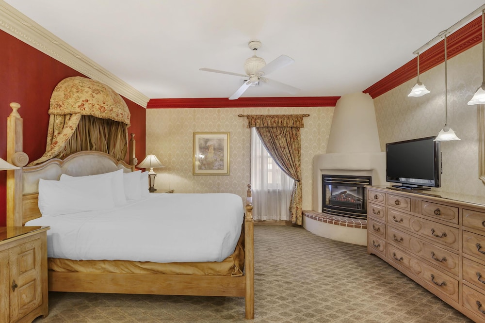 Renaissance, Suite, King Bed, Jetted Tub