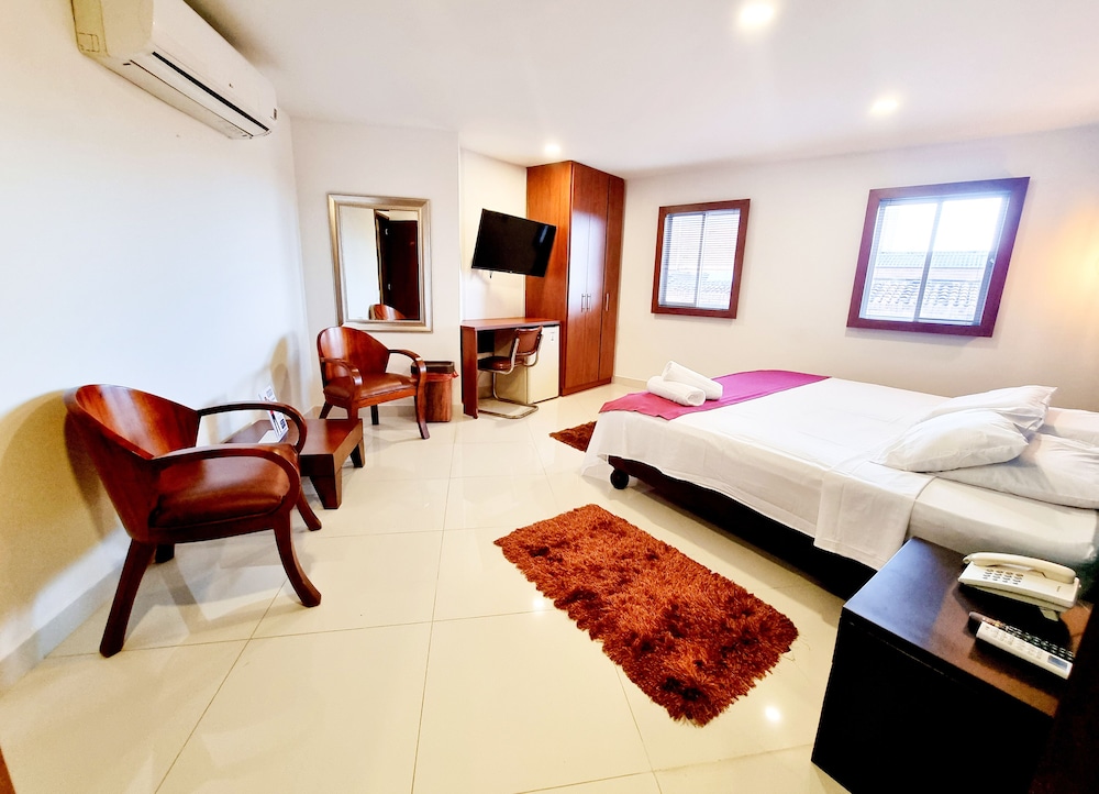 Hotel Karlo 24/50