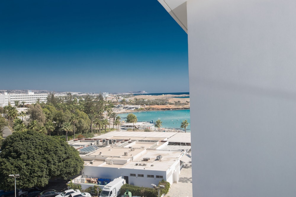 Vassos Nissi Plage in AYIA NAPA