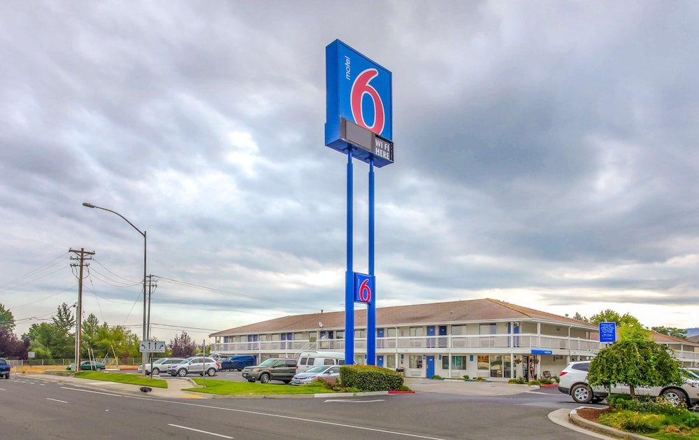 Motel6 Medford, OR - North 48/52