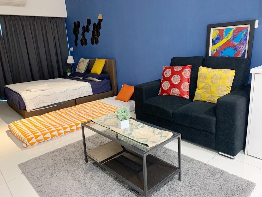 Summer Suites Residences By Subhome 61/68