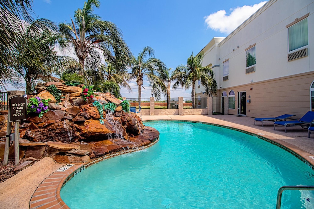 Quality Inn & Suites Robstown TX 20/23