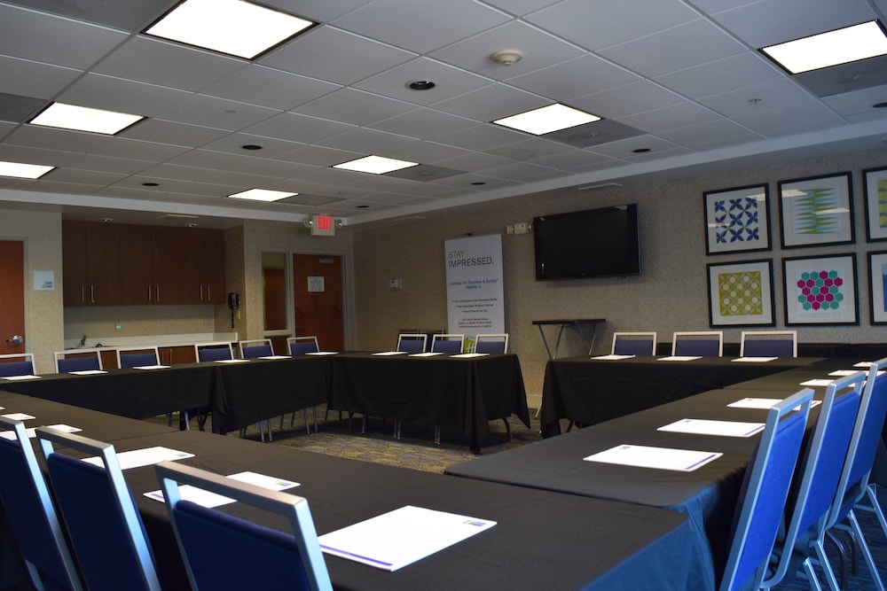 Holiday Inn Express and Suites Murphysboro - Carbondale 33/34