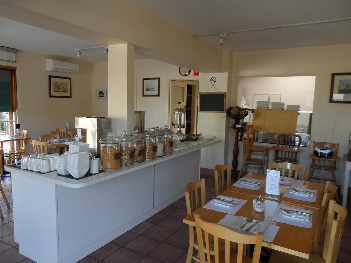 Admiralty Inn 6/10