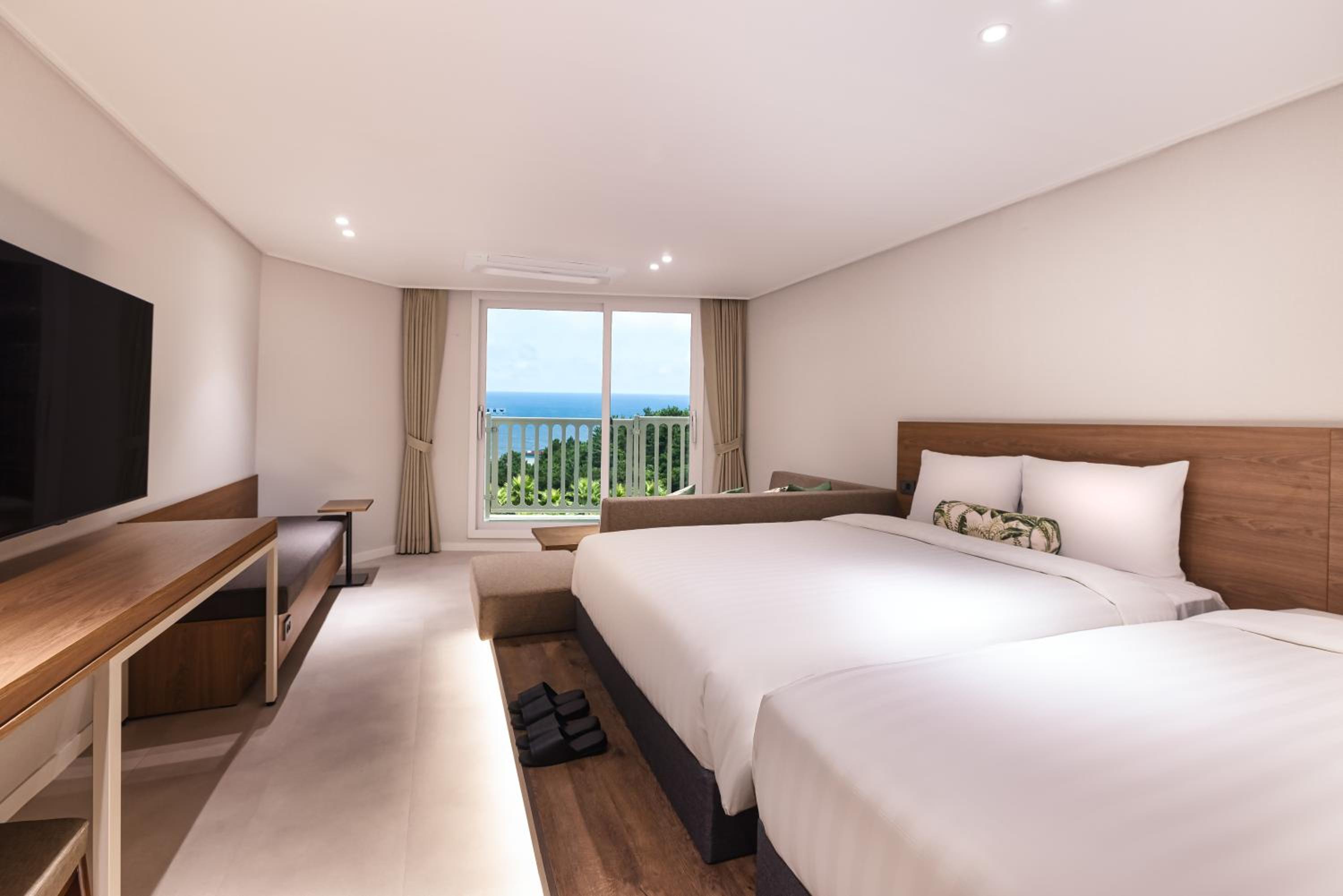 Kensington, Premier, 2 King Beds, Ocean View