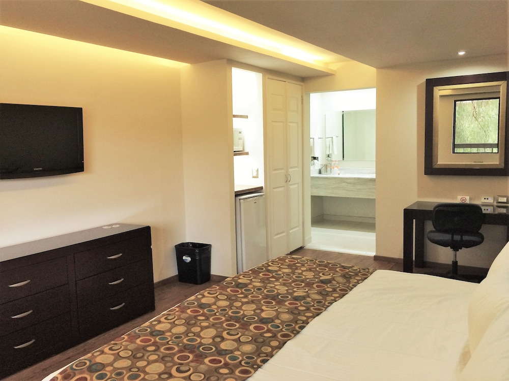 Quinta Dorada Hotel and Suites 11/34