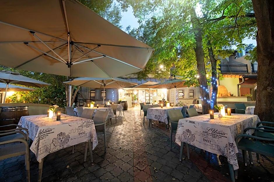 THREE RIVERS LODGE & VILLA ANNA SOPHIA 36/50