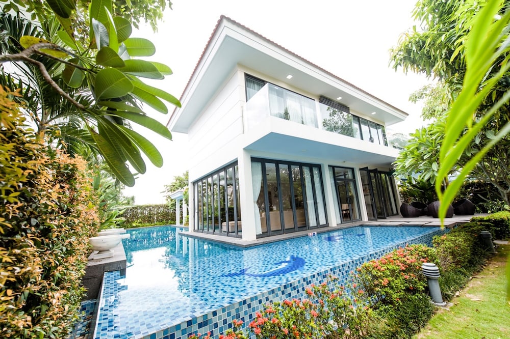 The Ocean Suites 4/50