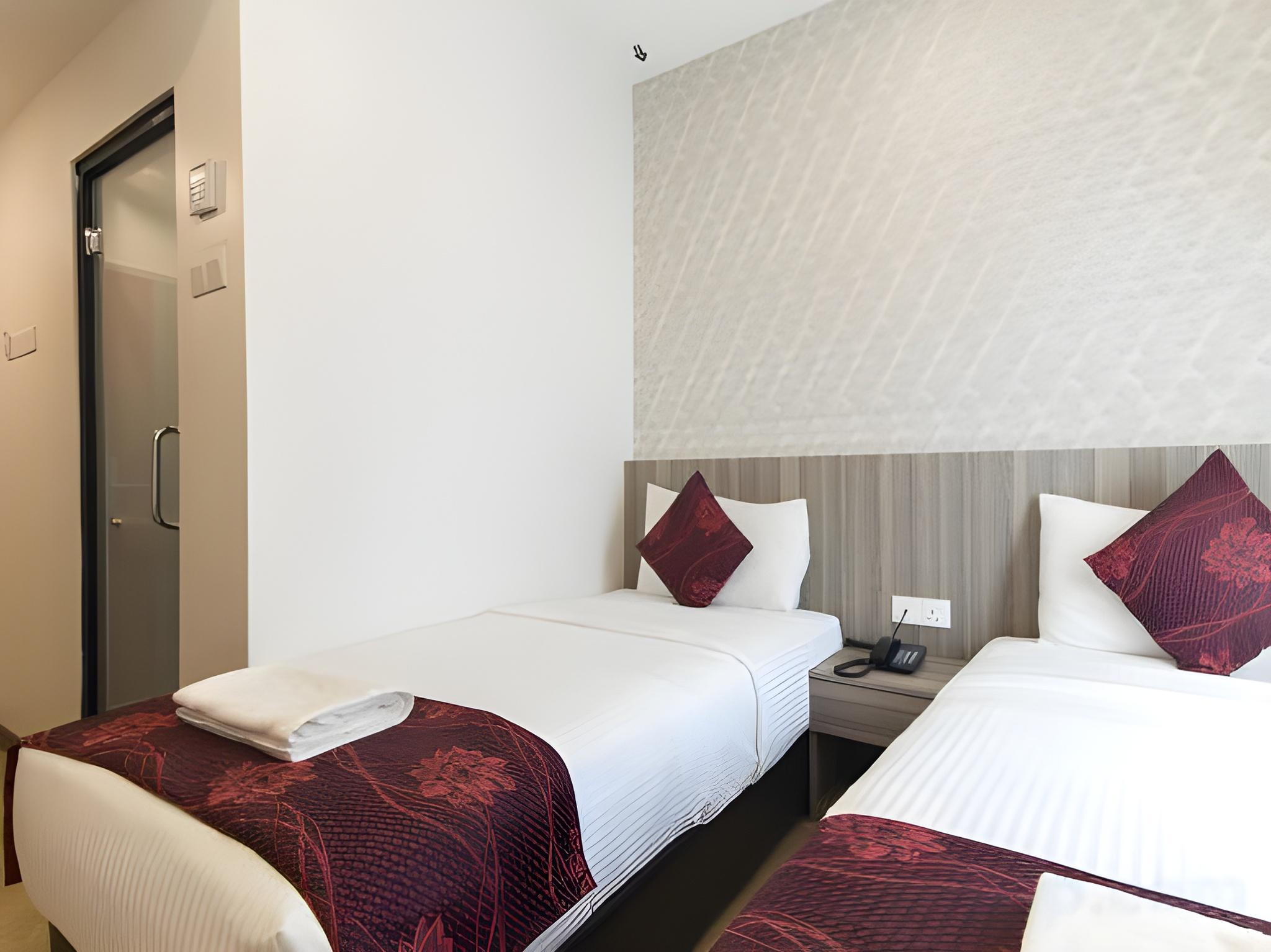Standard, Twin Beds, No Window