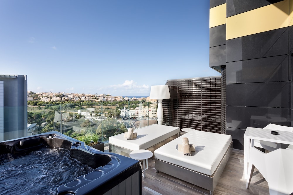 H Hotel Adults Only 40/68