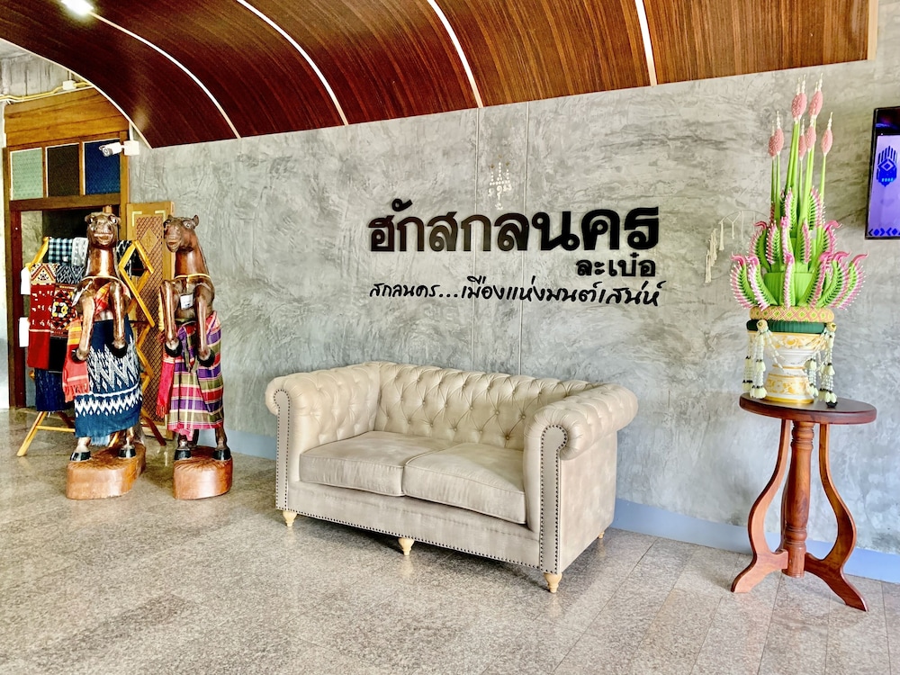 Hug Sakonnakhon 4/28