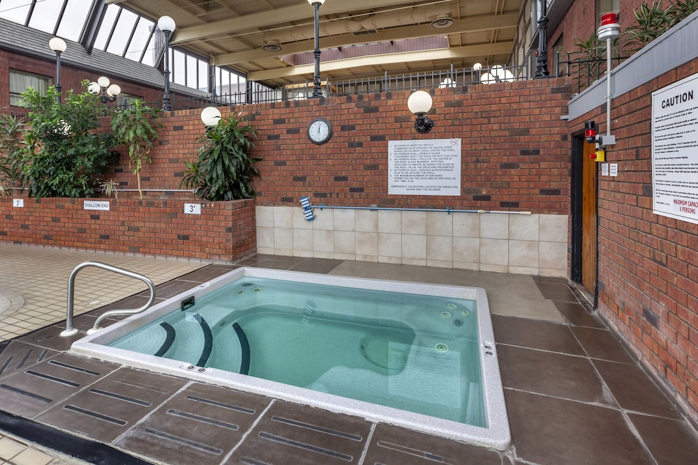 Quality Inn & Conference Centre Midland 12/54