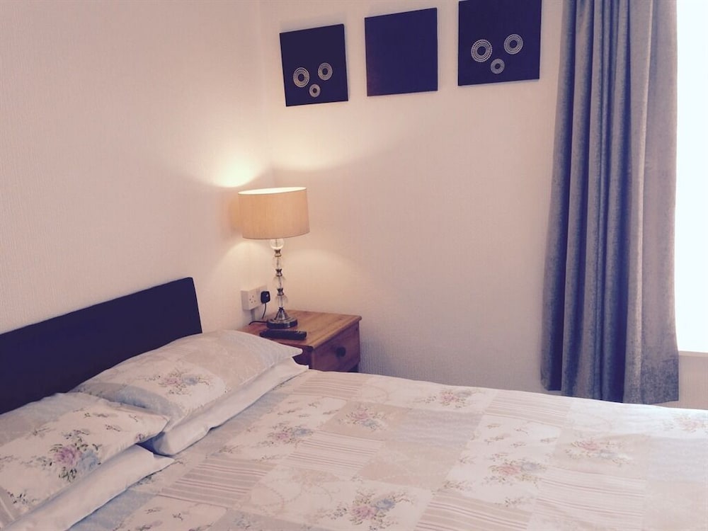Hazelgrove Guest House 6/25
