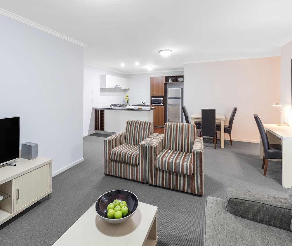 Oaks Brisbane Lexicon Suites 22/37