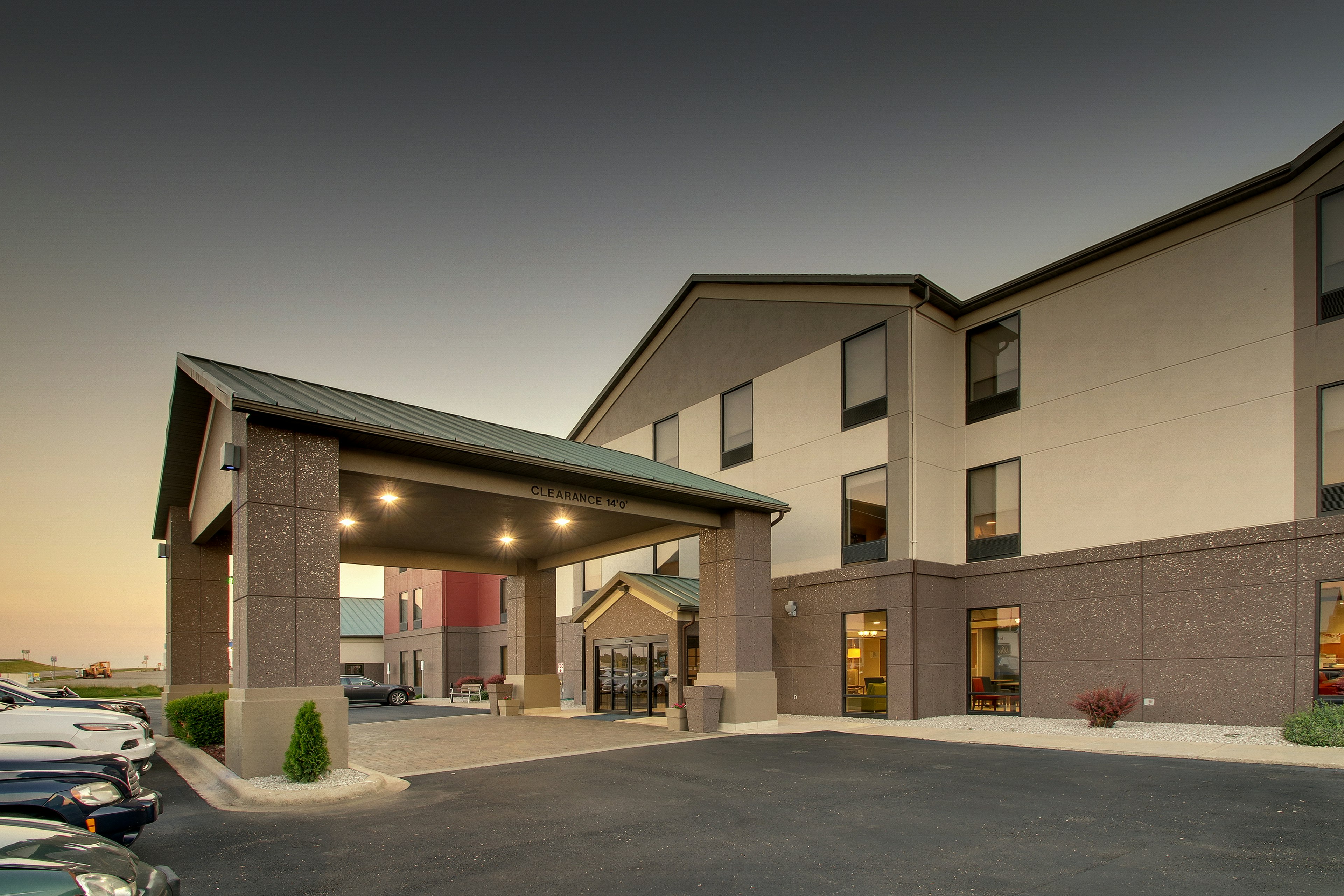 Holiday Inn Express Suites Lebanon 56/57