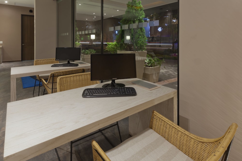 HOLIDAY INN EXPRESS YOPAL 16/33