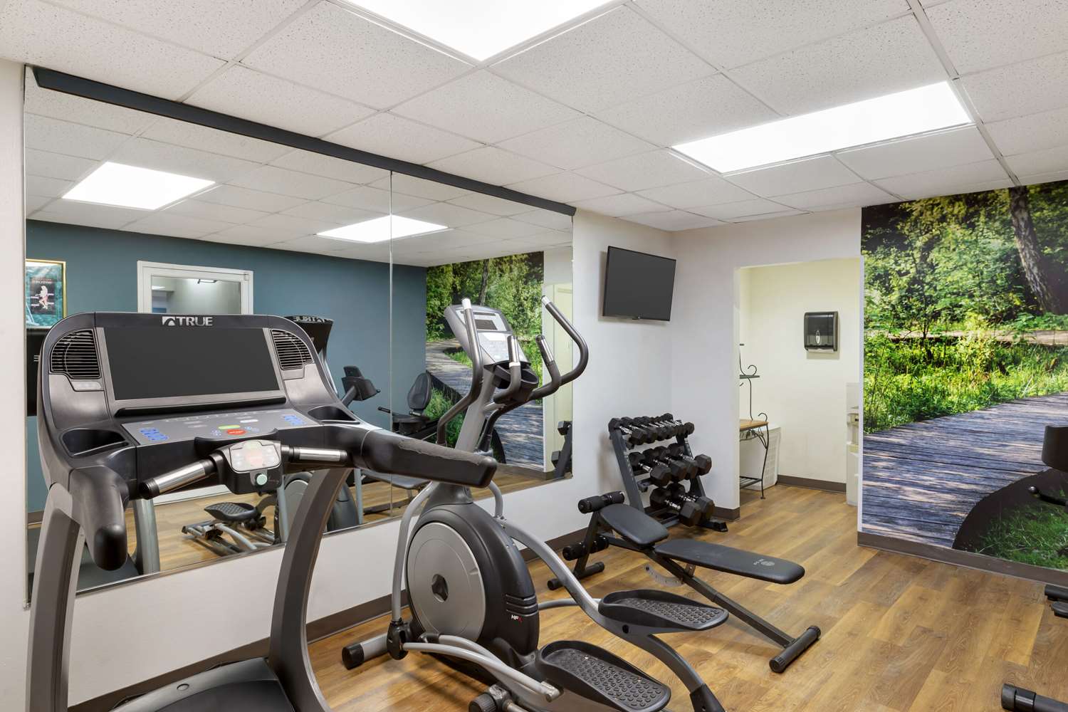 Clarion Pointe Durham Research Triangle Park 17/24