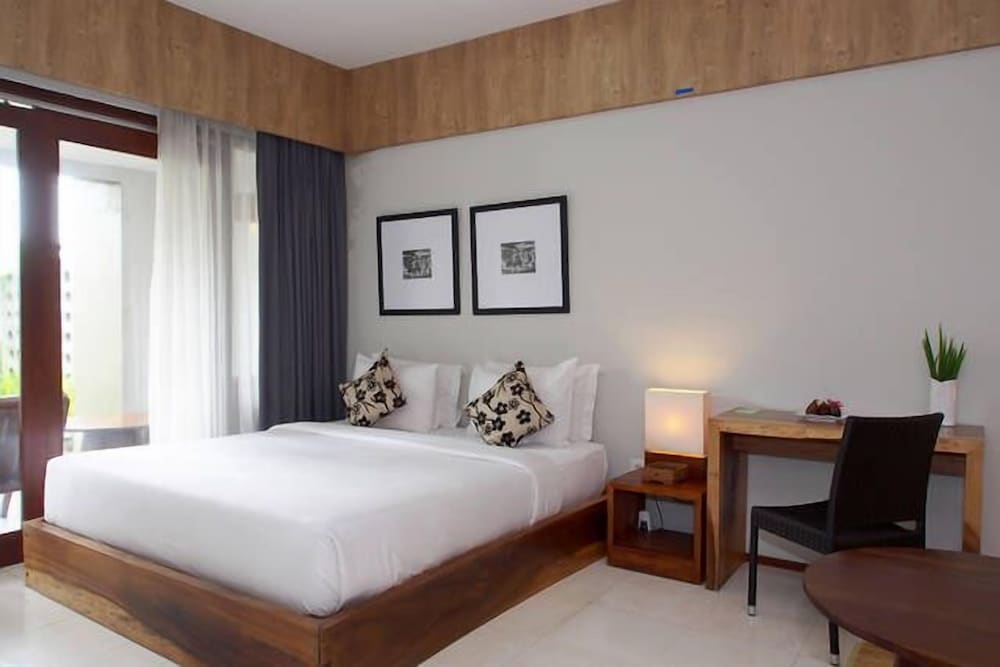 Ayom Suite 7/44