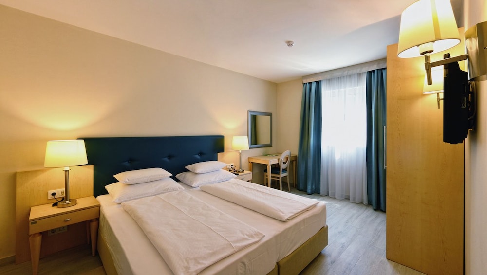 Aparthotel Flora 2/29