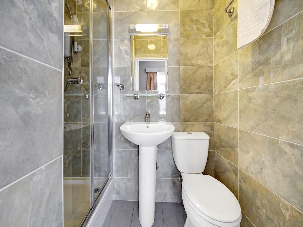 OYO Bostons Manor Hotel, Hanwell London 64/64