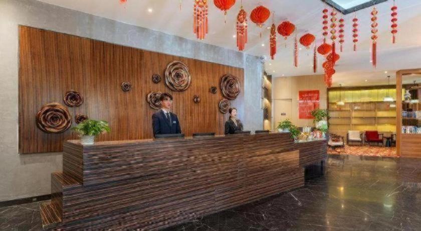 Metropolo Jinjiang Hotel ((Shangri-La Songzanlin Temple) 10/60
