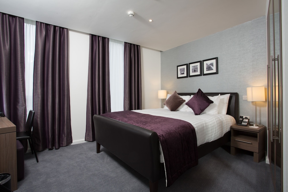 STUDIO, SUITE, KING BED, KITCHEN, ACCESSIBLE