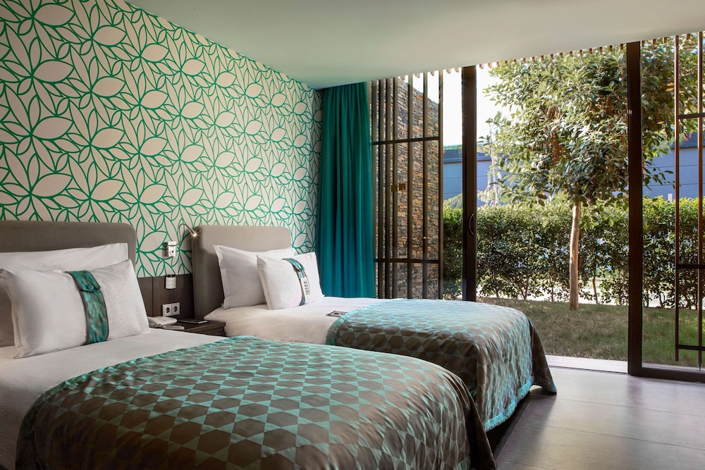 2 Bedrooms, Duplex, Lagoon, King and Twin Beds