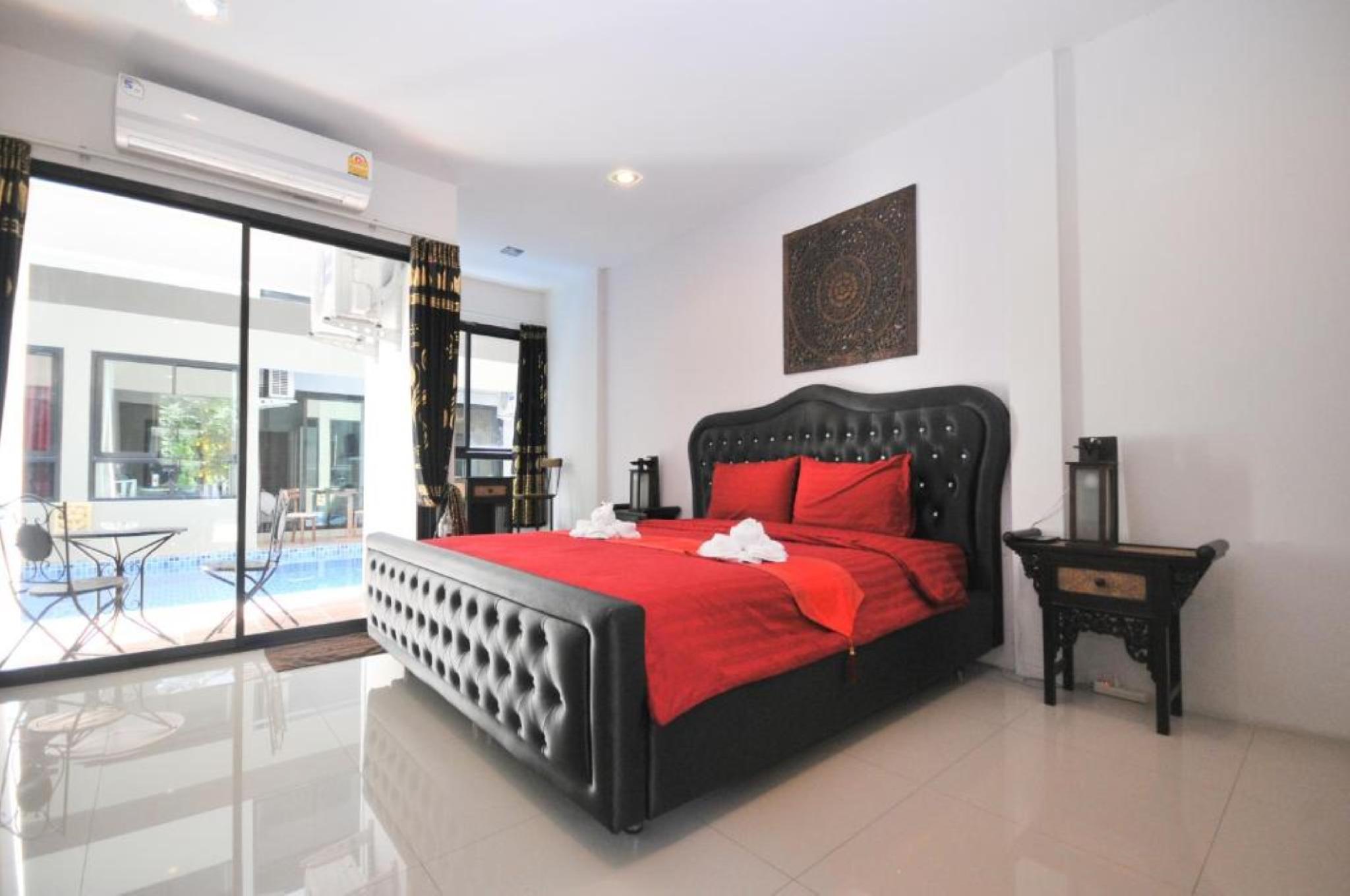Deluxe, King Bed, Pool View