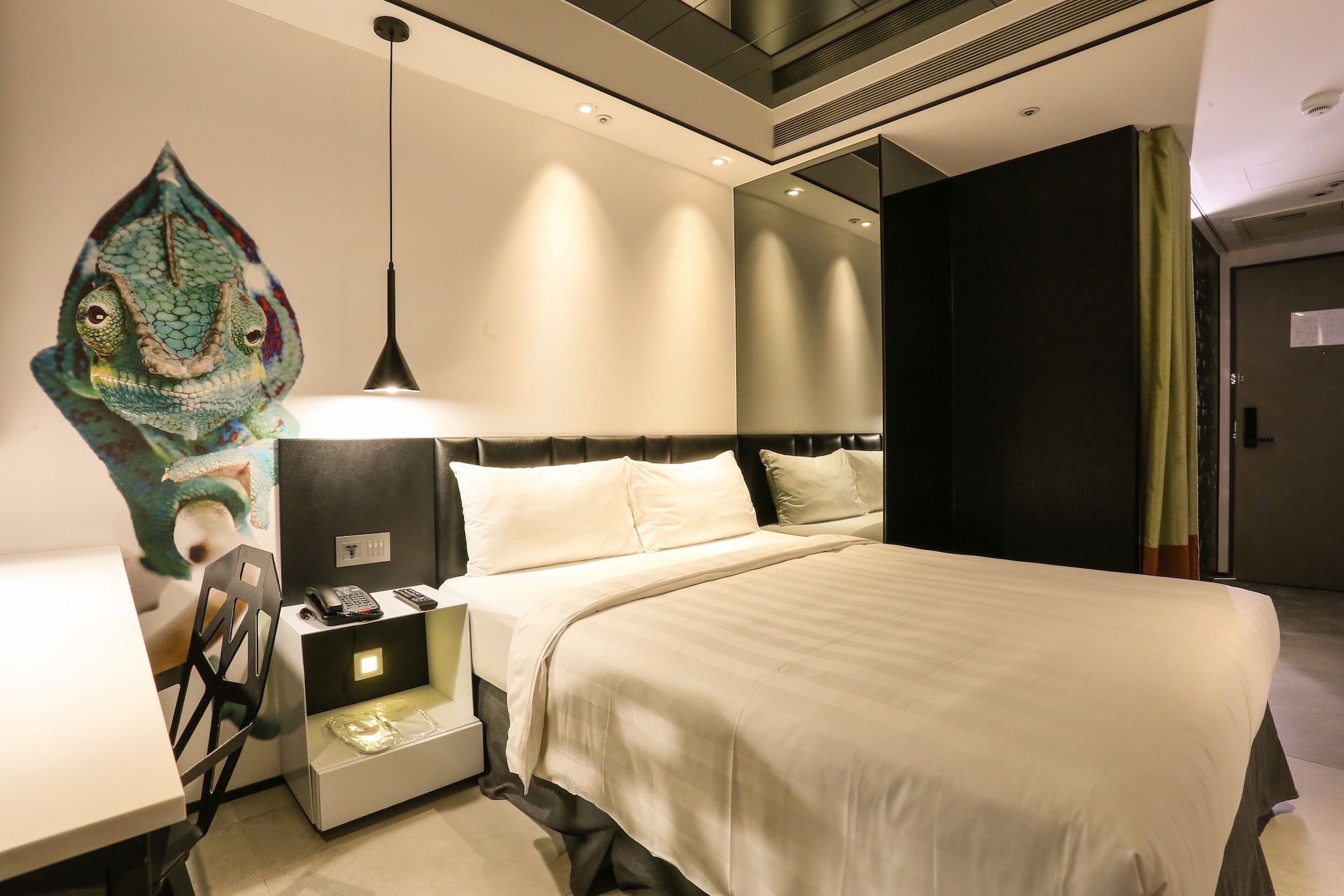 COMFORT, BASEMENT, DOUBLE BED, NO WINDOW