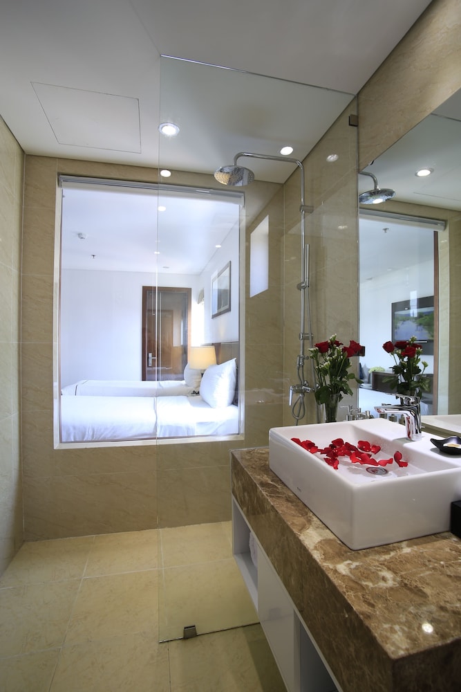 Pavilion Hotel Da Nang 9/77