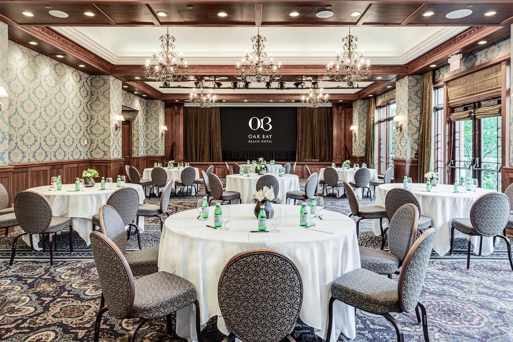 Oak Bay Beach Hotel 58/65