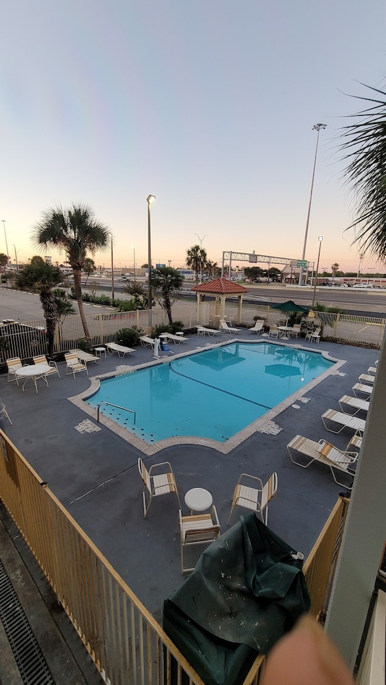 La Quinta Inn by Wyndham Corpus Christi South 2/33