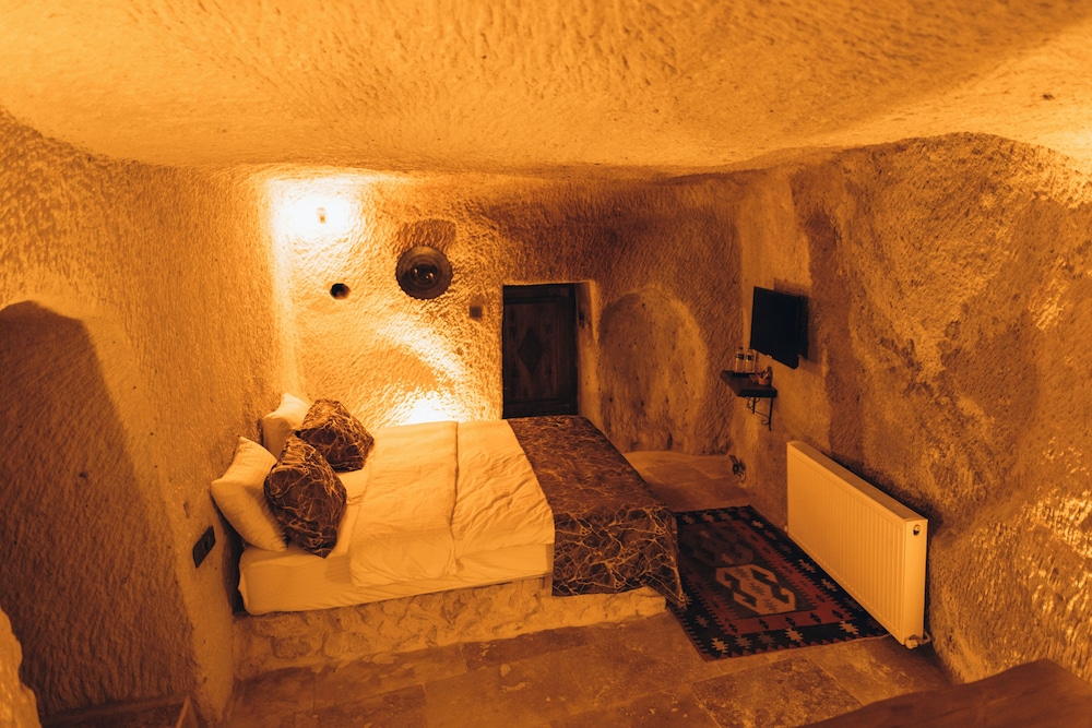 Isadora Cave Cappadocia 26/50