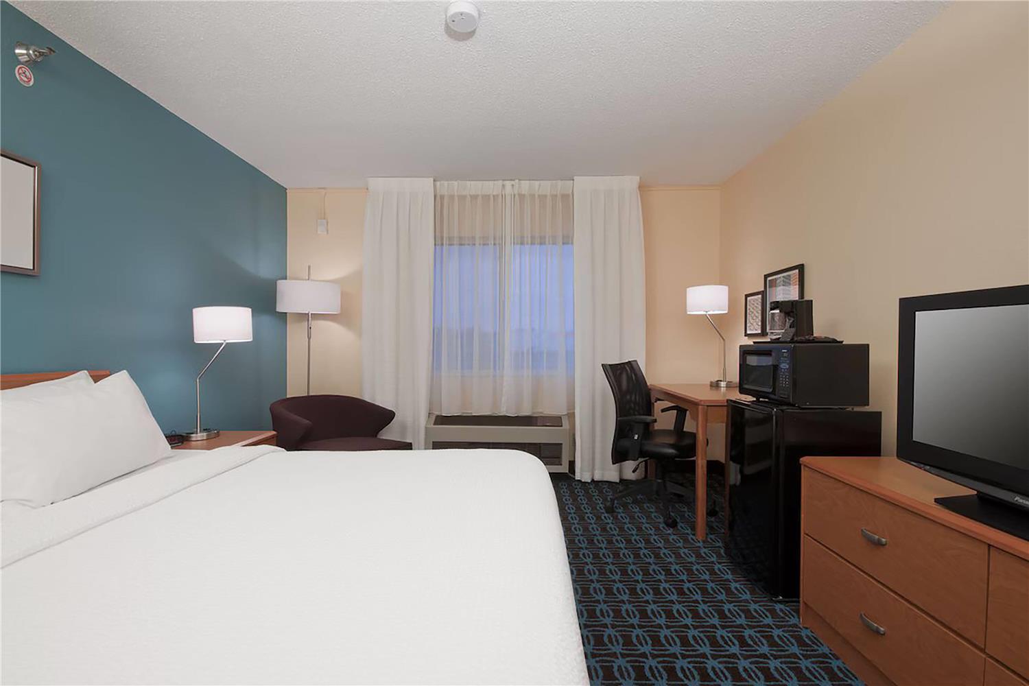 AmericInn by Wyndham Minot 5/20