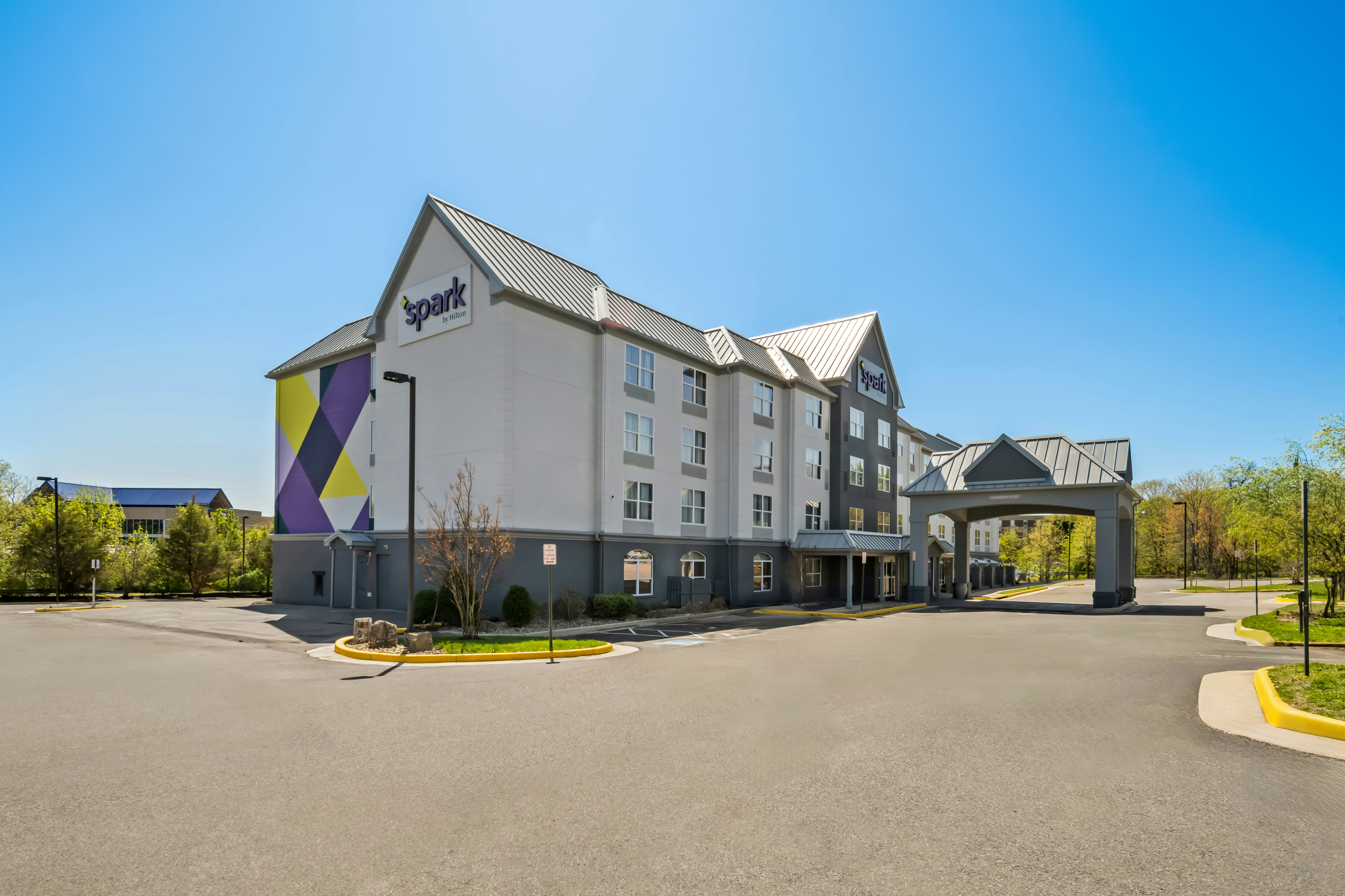 Spark by Hilton Woodbridge 18/18