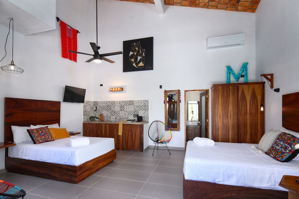 Distrito 88 Adults only 27/50