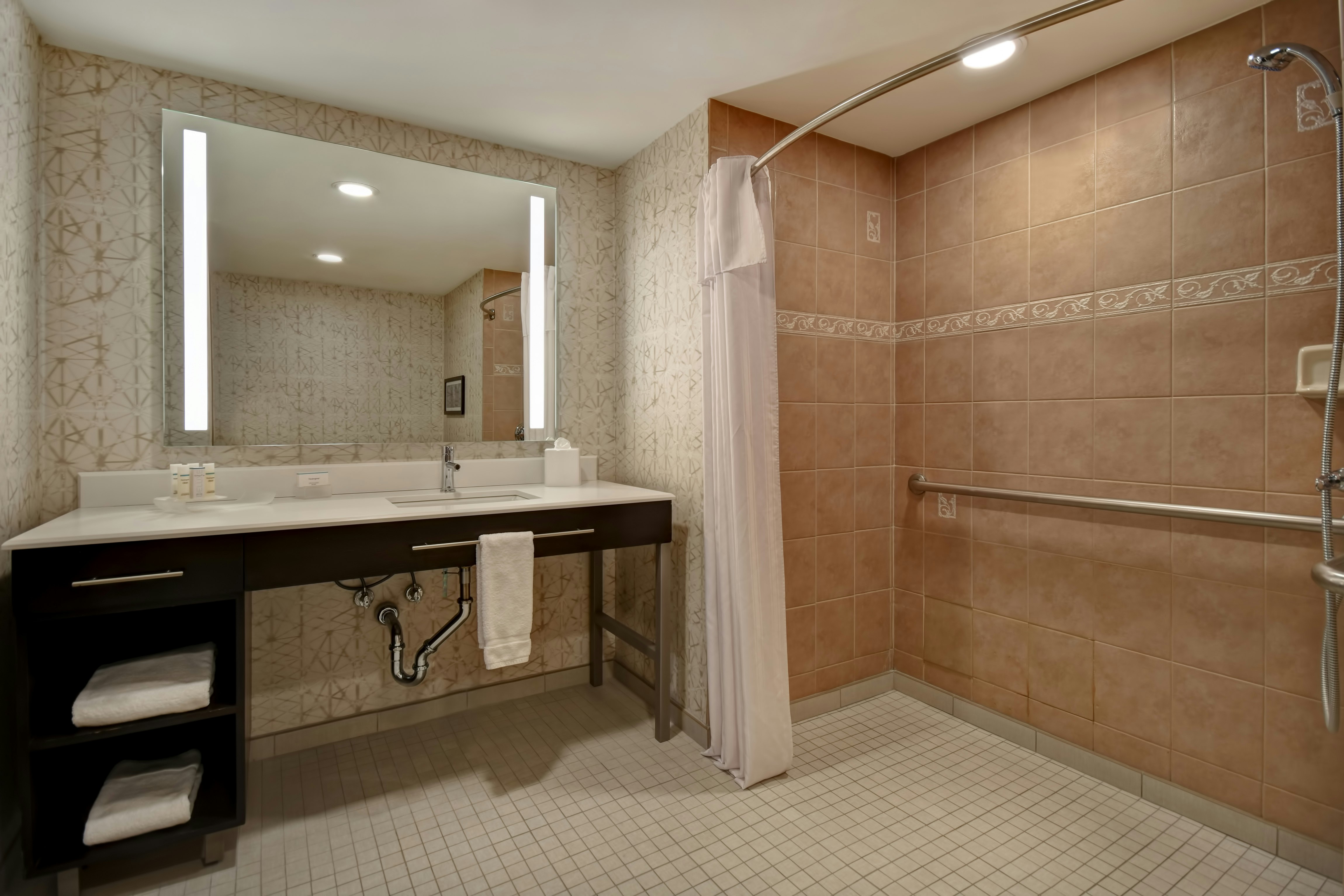 جناح بسرير كينج لذوي الإعاقة، Homewood Suites by Hilton Edgewater-NYC Area 3/3