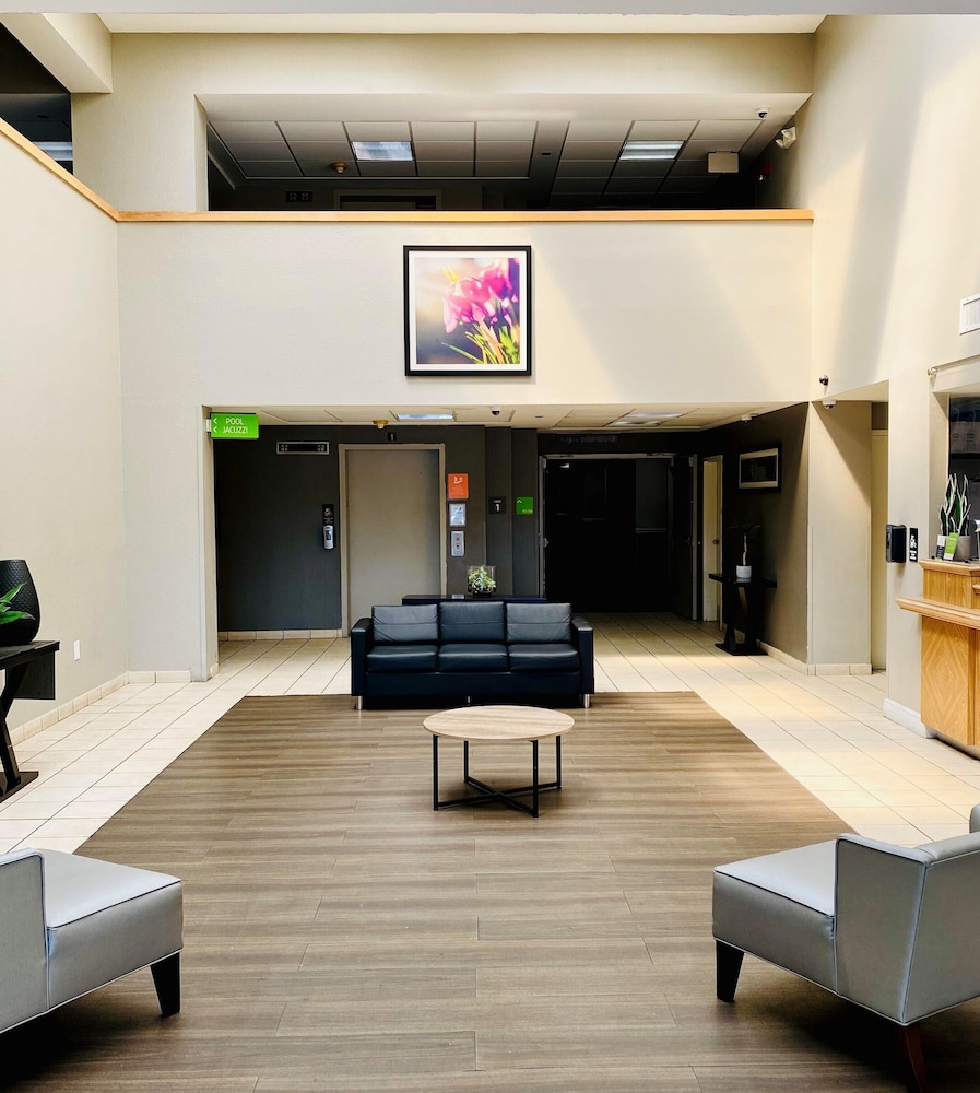 La Quinta Inn & Suites by Wyndham Ft Lauderdale Cypress Cr 34/44