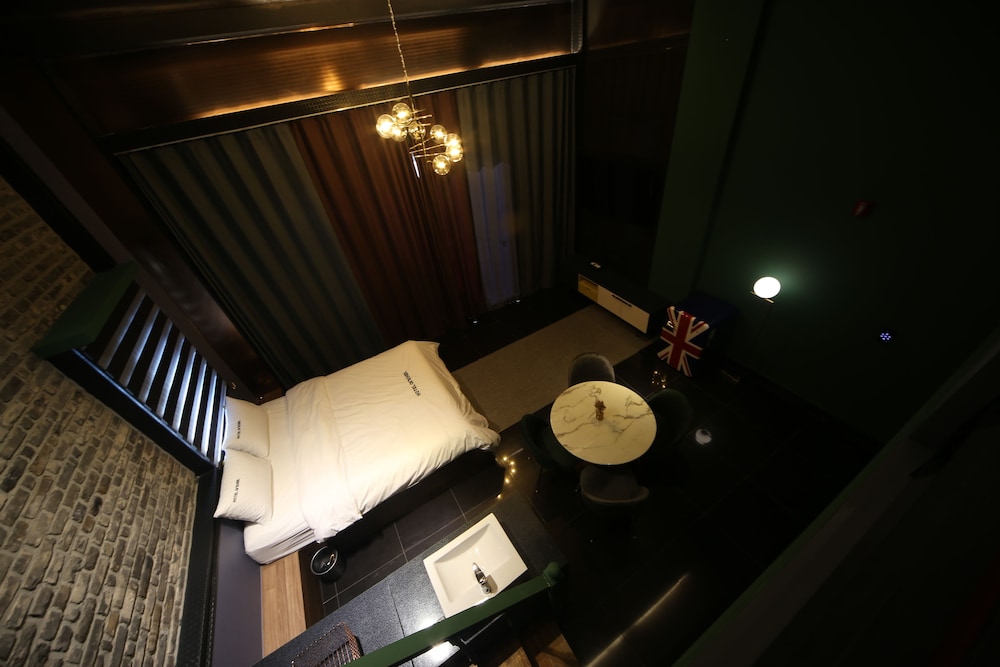 Piano Hotel 26/65
